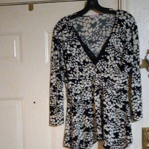 Black and White Patterned Long Sleeve Top